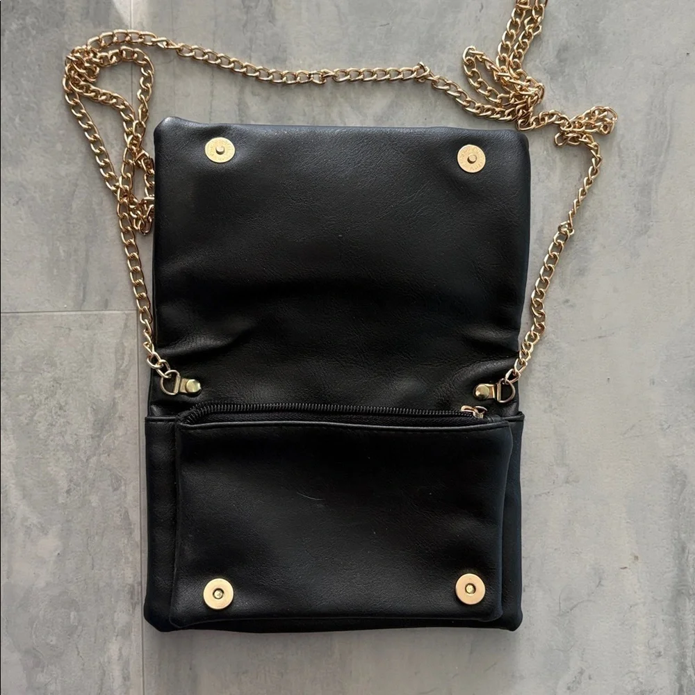 Boutique Vegan Leather bow detail bag  clutch  Crossbody bag/gold tone chain EUC